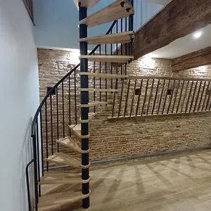Entier Avec Garage. Rieux (Haute-Garonne)